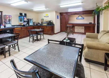 Days Inn by Wyndham El Reno hotel thumbnail 2