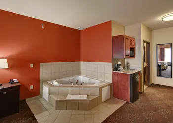 Holiday Inn Express & Suites Altus by IHG hotel thumbnail 3