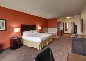Holiday Inn Express & Suites Altus by IHG hotel thumbnail 5