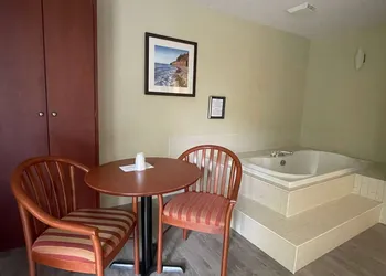 Super 8 by Wyndham Campbellton NB hotel thumbnail 7