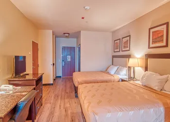 Express Inn & Suites hotel thumbnail 4