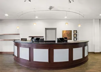 Comfort Suites Lindale - Tyler North hotel thumbnail 2