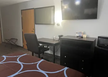 Super 8 by Wyndham Cleveland TX hotel thumbnail 5