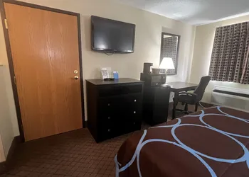 Super 8 by Wyndham Cleveland TX hotel thumbnail 7