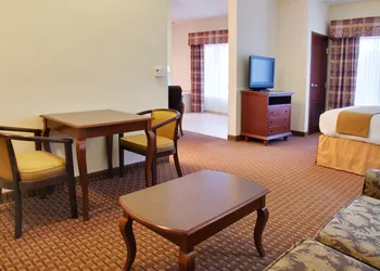Holiday Inn Express & Suites Center by IHG hotel thumbnail 3