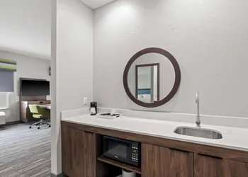 Hampton Inn & Suites Mount Pleasant hotel thumbnail 6