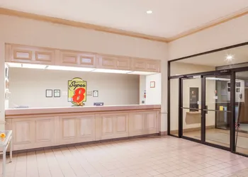 Super 8 by Wyndham Jasper TX hotel thumbnail 2