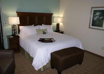 Hampton Inn & Suites Center hotel thumbnail 3
