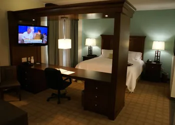 Hampton Inn & Suites Center hotel thumbnail 4
