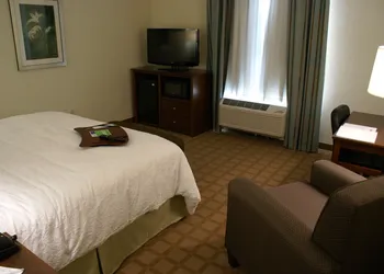 Hampton Inn & Suites Center hotel thumbnail 5