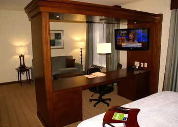 Hampton Inn & Suites Center hotel thumbnail 6
