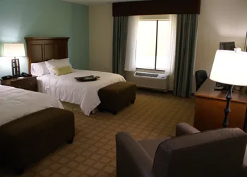 Hampton Inn & Suites Center hotel thumbnail 7
