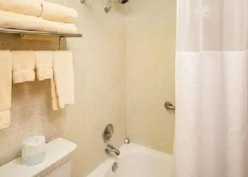 Hampton Inn & Suites Center hotel thumbnail 8