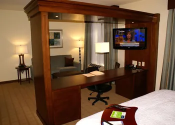 Hampton Inn & Suites Center hotel thumbnail 6