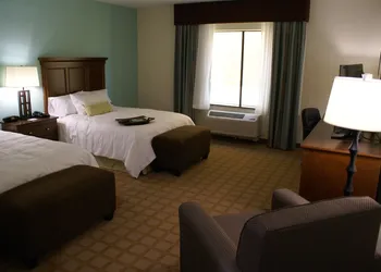 Hampton Inn & Suites Center hotel thumbnail 7