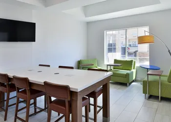 Holiday Inn Express & Suites Carthage by IHG hotel thumbnail 3