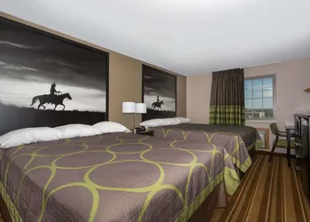 Super 8 by Wyndham Douglas hotel thumbnail 4