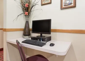 Western Inn & Suites hotel thumbnail 2