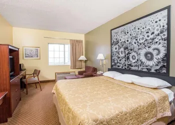 Western Inn & Suites hotel thumbnail 5