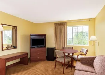 Western Inn & Suites hotel thumbnail 6