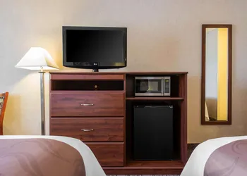Quality Inn Burlington hotel thumbnail 8