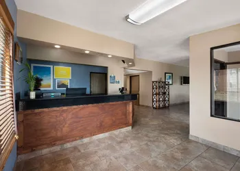 Days Inn by Wyndham Newton hotel thumbnail 2