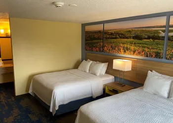 Days Inn by Wyndham Newton hotel thumbnail 4