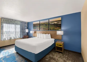 Days Inn by Wyndham Newton hotel thumbnail 6