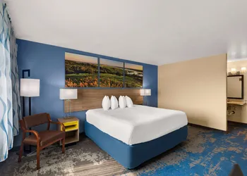 Days Inn by Wyndham Newton hotel thumbnail 8