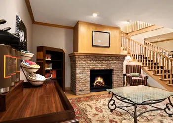 Country Inn & Suites by Radisson, Clinton, IA hotel thumbnail 4