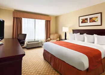 Country Inn & Suites by Radisson, Clinton, IA hotel thumbnail 7