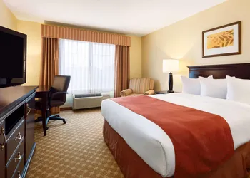 Country Inn & Suites by Radisson, Clinton, IA hotel thumbnail 8