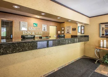 Quality Inn & Suites Decorah hotel thumbnail 2