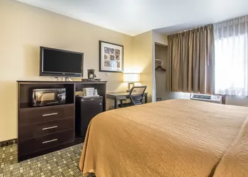 Quality Inn & Suites Decorah hotel thumbnail 7