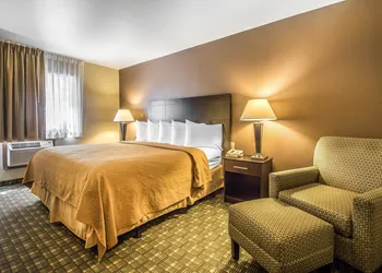 Quality Inn & Suites Decorah hotel thumbnail 8