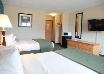 American Inn and Suites hotel thumbnail 5