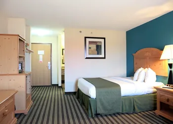 American Inn and Suites hotel thumbnail 6