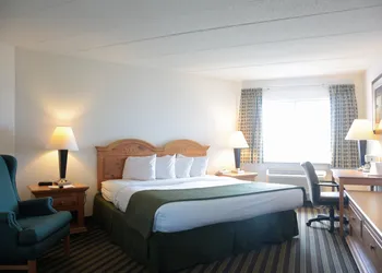 American Inn and Suites hotel thumbnail 7