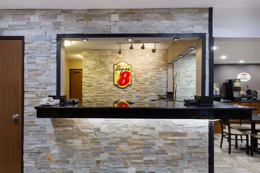 Super 8 by Wyndham Decorah hotel detail image 2