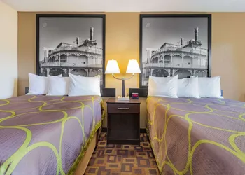 Super 8 by Wyndham Decorah hotel thumbnail 5