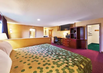 Econo Lodge Maquoketa hotel thumbnail 5