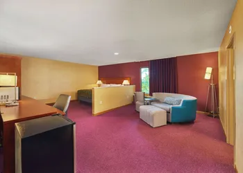 Econo Lodge Maquoketa hotel thumbnail 7