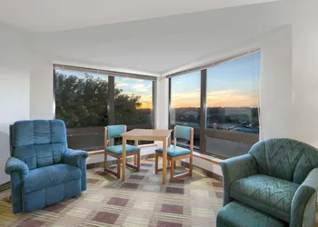 Super 8 by Wyndham Toledo hotel thumbnail 4