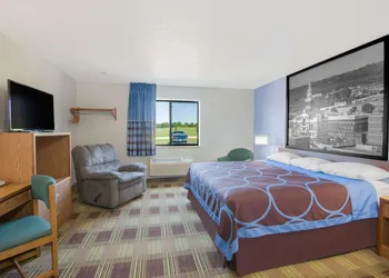 Super 8 by Wyndham Toledo hotel thumbnail 5