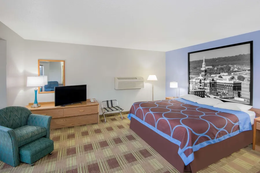 Super 8 by Wyndham Toledo hotel detail image 6