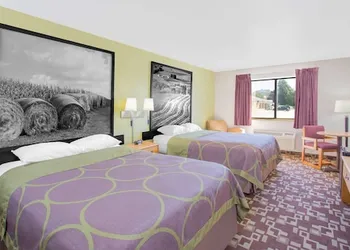 Super 8 by Wyndham Independence IA hotel thumbnail 4