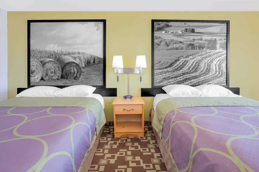 Super 8 by Wyndham Independence IA hotel detail image 6