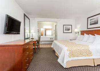 Days Inn by Wyndham Kimball hotel thumbnail 6