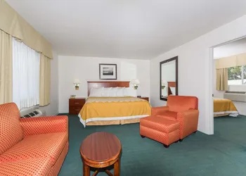 Days Inn by Wyndham Kimball hotel thumbnail 8