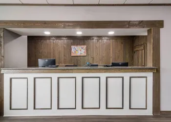Econo Lodge Scottsbluff hotel thumbnail 3